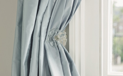Isabella Flower Clear Curtain Holdback